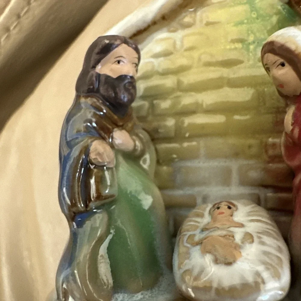 Vintage Porcelain Nativity Trinket Box Mary Joseph Baby Jesus Hinged Gold‎